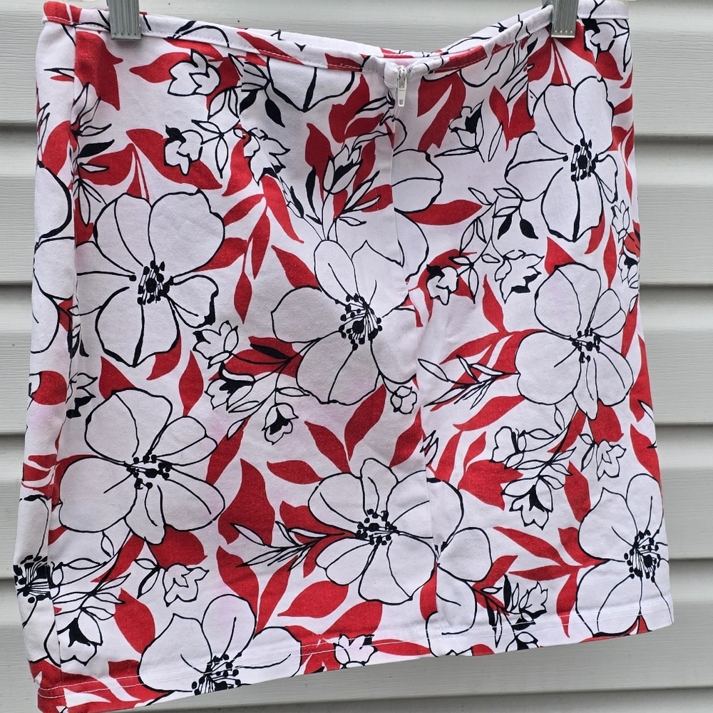 G-dresses Sleek Floral Cotton Blend Short Pencil Skirt Red White Black Size M